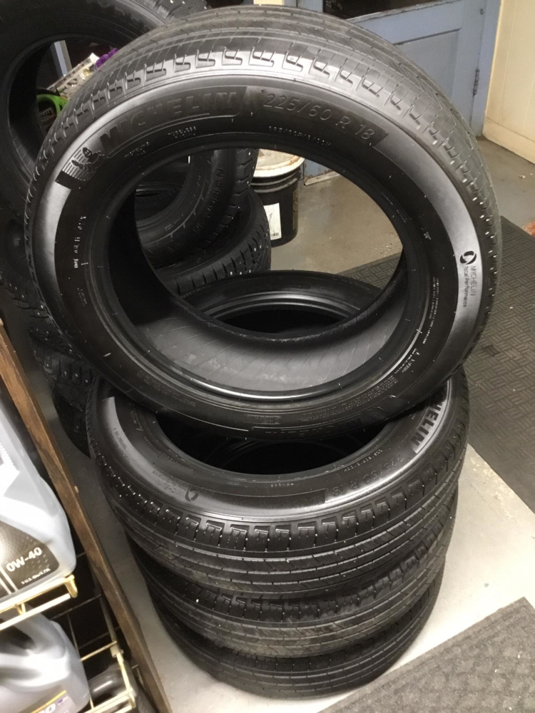 72282 USED Lot A 1 of 4 | 225/60R18 Michelin Primacy AS | Used All Season Tire | 7/32" Tread Depth